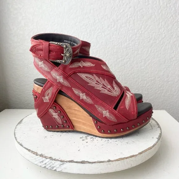 Red Embroidered Women's Wedges - Picture 2 of 12